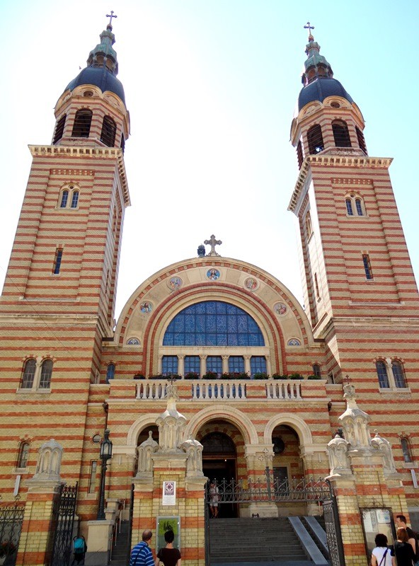 Vista frontal del exterior de la Catedral Ortodoxa de Sibiu 